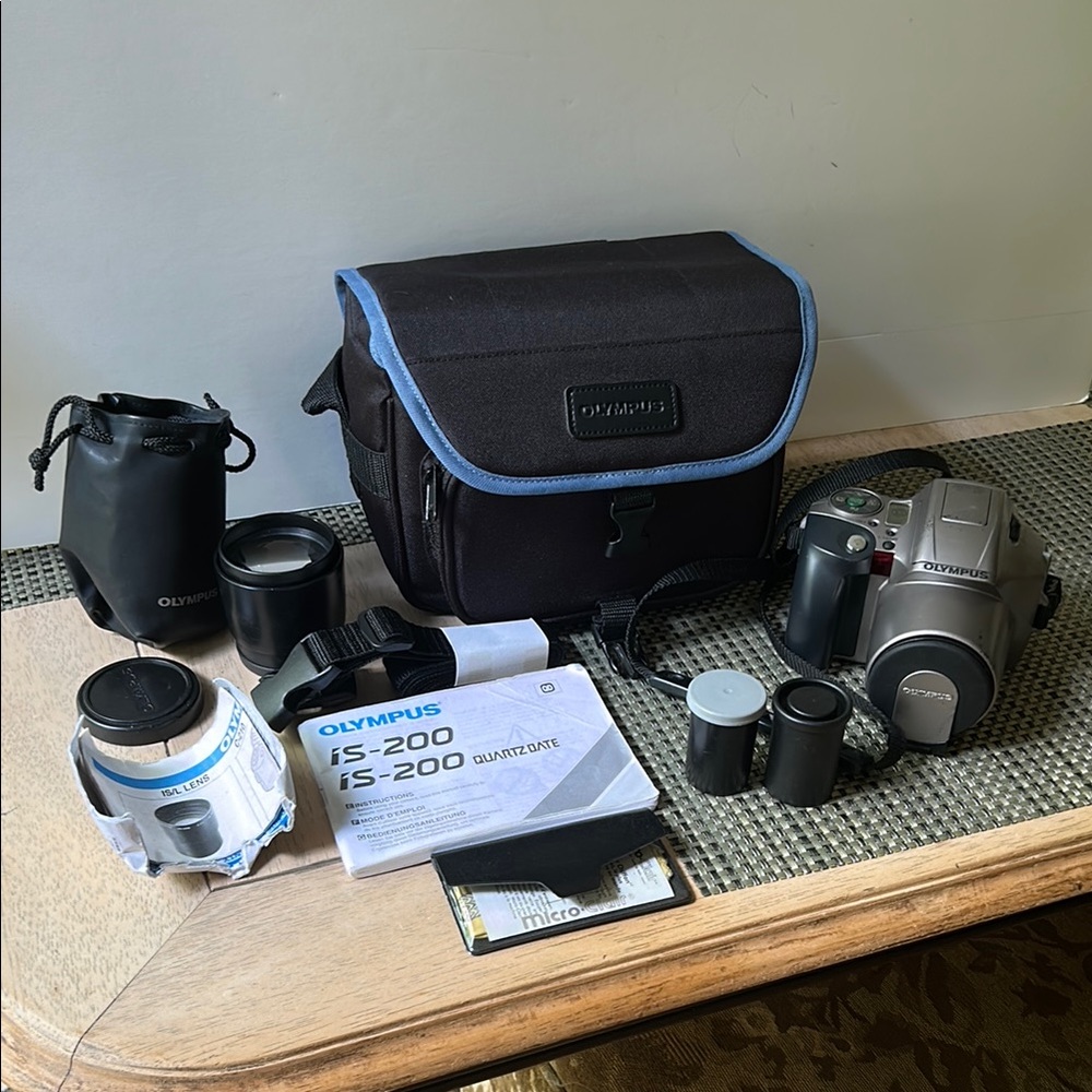 Vintage OLYMPUS 35mm Camera w/ Bag , independent Lens, booklet, film etc